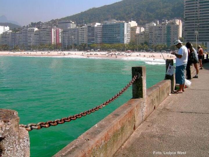 Rio Guesthouse - Um Quarteirao Da Praia De Copacabana Рио-де-Жанейро Экстерьер фото