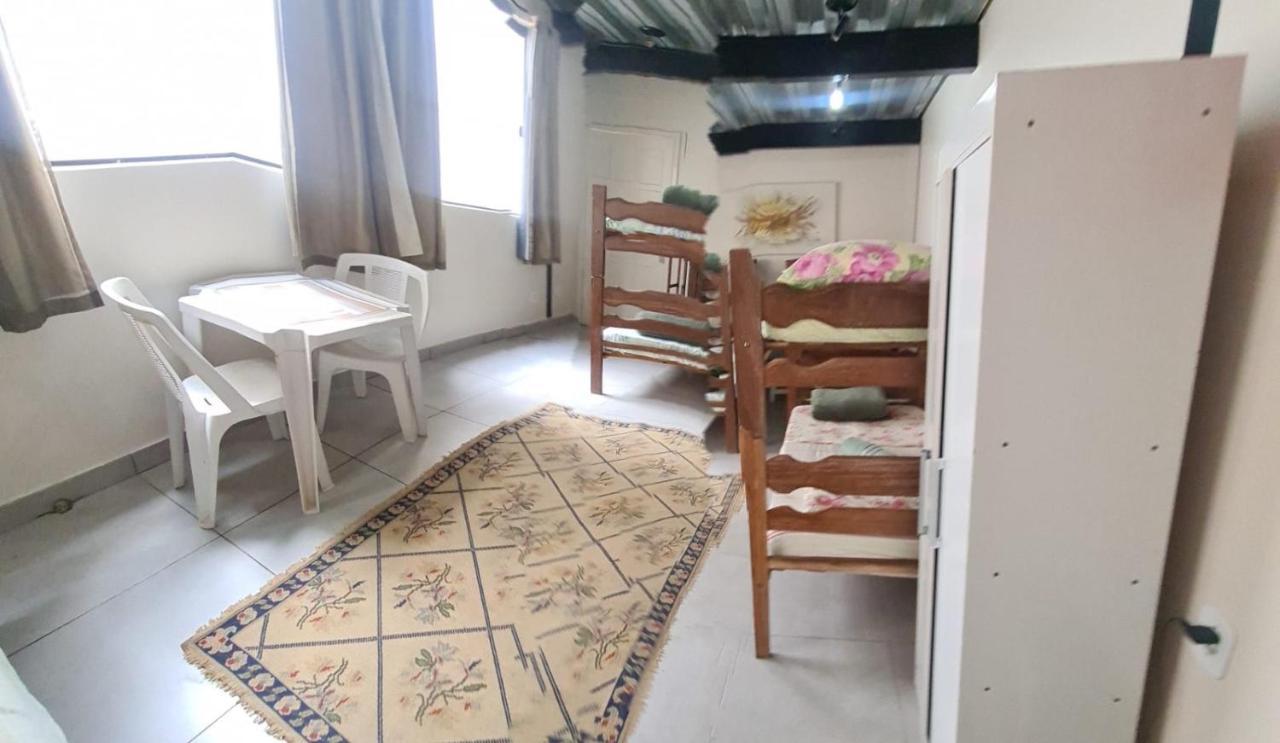 Rio Guesthouse - Um Quarteirao Da Praia De Copacabana Рио-де-Жанейро Экстерьер фото